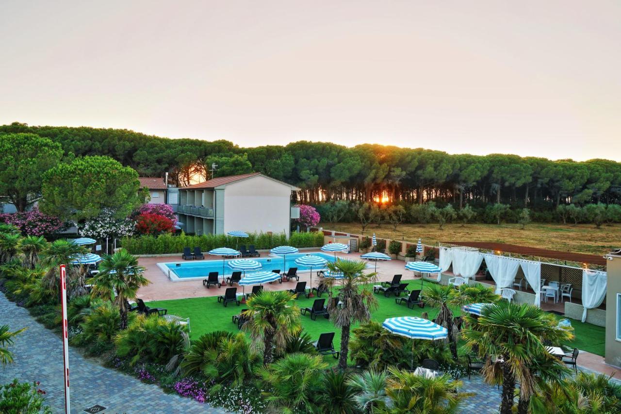 Oleandri Suite Hotel Vada Exterior photo