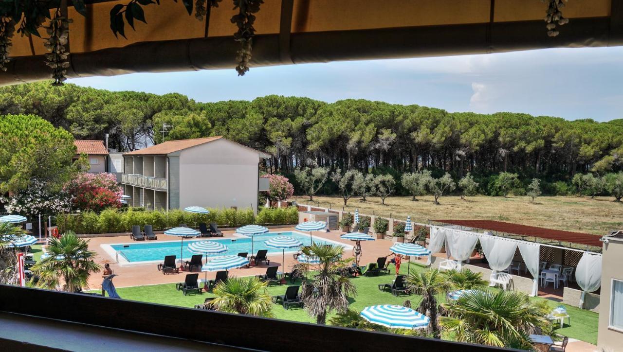 Oleandri Suite Hotel Vada Exterior photo