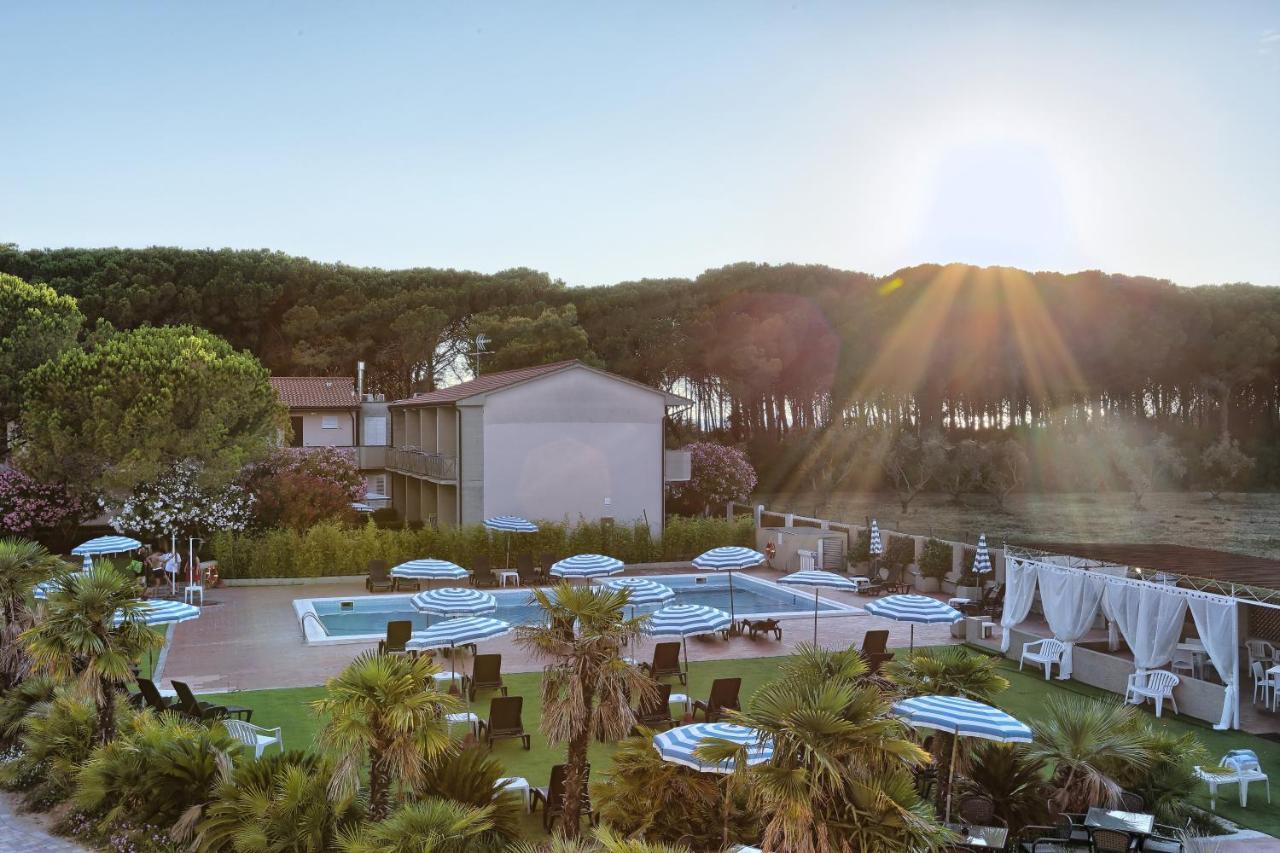 Oleandri Suite Hotel Vada Exterior photo