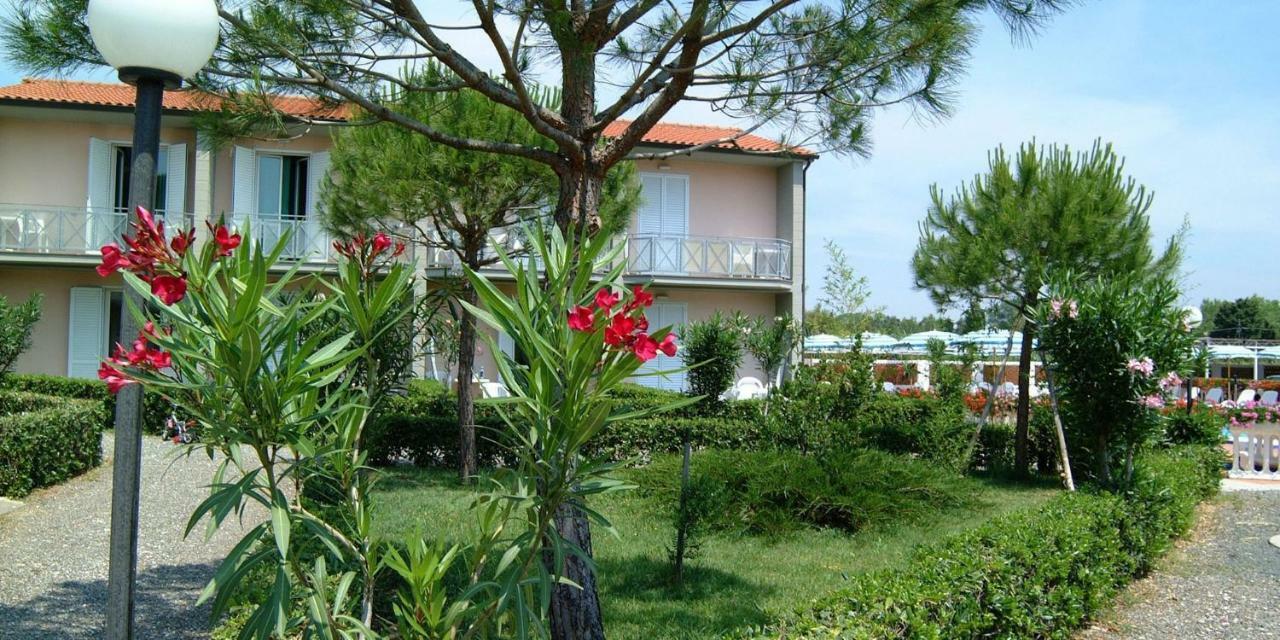 Oleandri Suite Hotel Vada Exterior photo