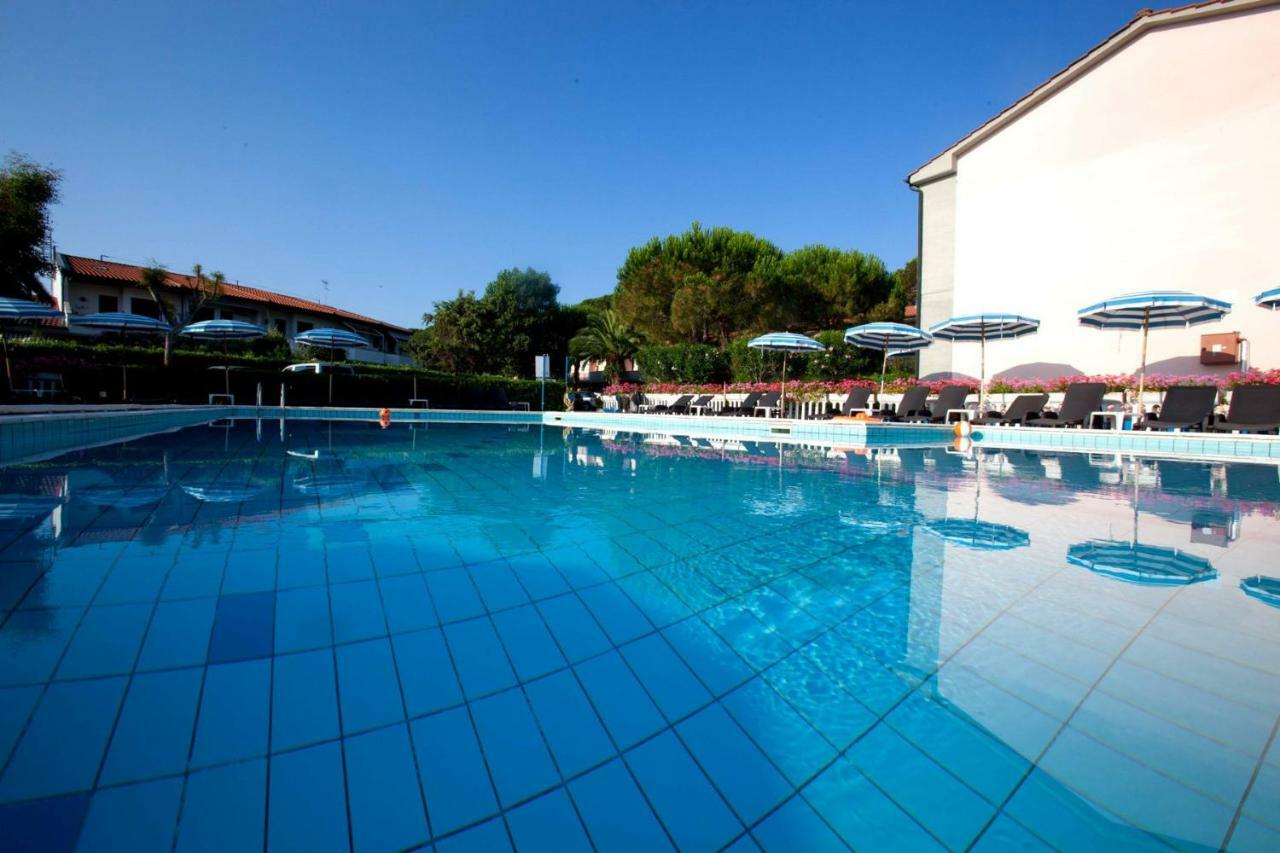 Oleandri Suite Hotel Vada Exterior photo