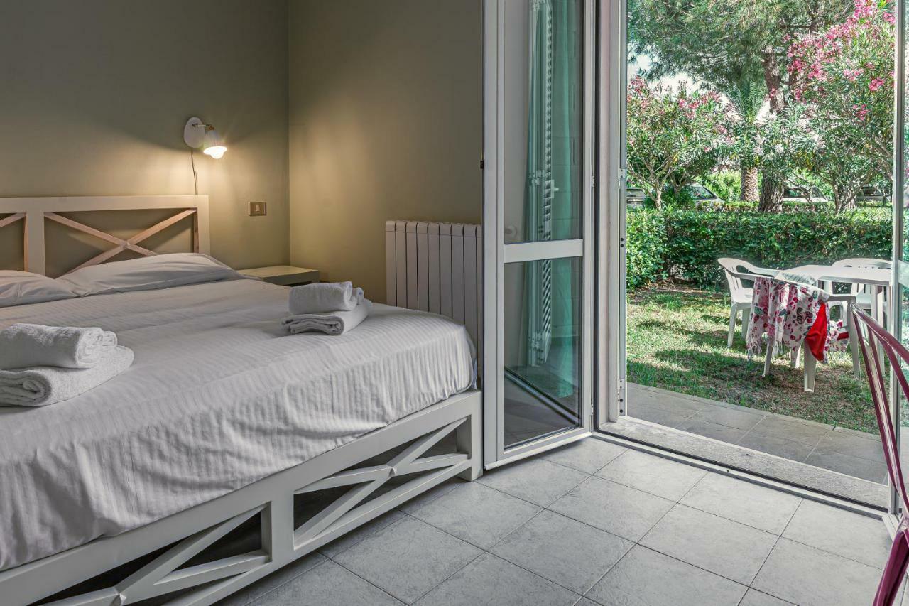 Oleandri Suite Hotel Vada Exterior photo